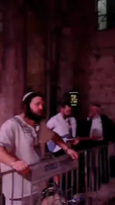 יעצט מוצאי שבת אין מירון.