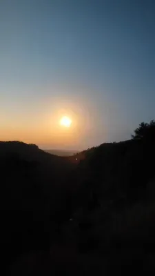 ערשטע ווידעא פונעם ליקו החמה, 'א בליק' ציטירט די הלכה אין סימן רע  לאוה"ע  שכן עמ"י מונה ע"פ הלבנה ואומות העולם ע"פ השמש, ויהי לפלא.