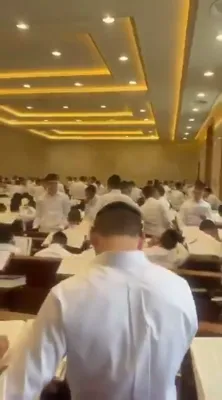 "א-ל-ו-ל אין ישיבת וואלפסאן. יעדעס ווארט איז איבריג.
