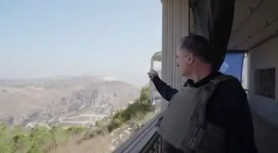 קיין צוריקצוג: כ"ץ זאגט אז מדינת ישראל וועט בלייבן אין די זיכערהייט זאנעס אין לבנון, סיריע און עזה.