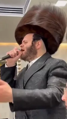 'א מוזיקאלישע בליק' פונעם היינטיגן טאג.