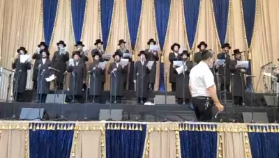 ערשטע בילדער פונעם מעמד מקדישי שמך בחצר הקודש וויזניץ, צום עפענונג פונעם מגבית מקדישי שמך לטובת איגוד מוסדות וויזניץ, אין ביהמ"ד הגדול דחסידי גור אין ירושלים עיה"ק, אין שפיץ פון כ"ק אדמו"ר מוויזניץ שליט"א לרפו"ש.