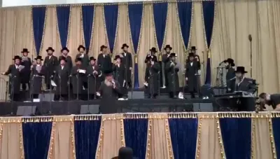 ערשטע בילדער פונעם מעמד מקדישי שמך בחצר הקודש וויזניץ, צום עפענונג פונעם מגבית מקדישי שמך לטובת איגוד מוסדות וויזניץ, אין ביהמ"ד הגדול דחסידי גור אין ירושלים עיה"ק, אין שפיץ פון כ"ק אדמו"ר מוויזניץ שליט"א לרפו"ש.