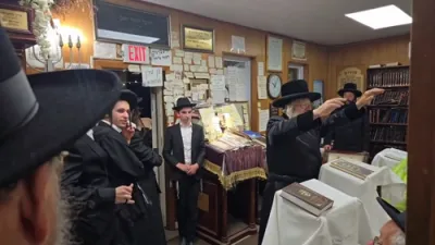 'א בליק' אין כלל ישראל'ס שול סוף זומער אין די קעטסקילס.