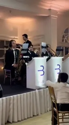 'א מוזיקאלישע בליק' פונעם היינטיגן טאג.