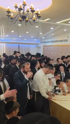 'א מוזיקאלישע בליק' פונעם היינטיגן טאג.