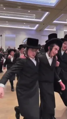 'א מוזיקאלישע בליק' פונעם היינטיגן טאג.