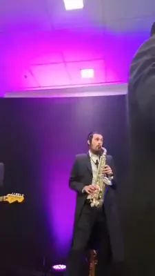 'א מוזיקאלישע בליק' פונעם היינטיגן טאג.