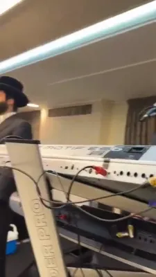 'א מוזיקאלישע בליק' פונעם היינטיגן טאג.