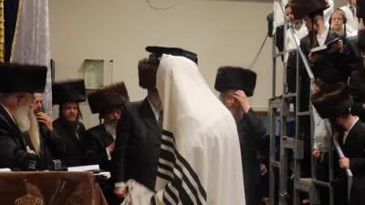 פולע ווידעא פון די שמחת הברית לבן הנולד ביי כ"ק אדמו"ר מזוועהיל שליט"א