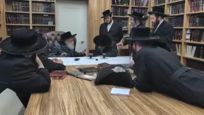 כ"ק גאב"ד יאוואזשנא שליט"'א באזוכט ביי כ"ק גאב"ד וואדרידש שליט"א