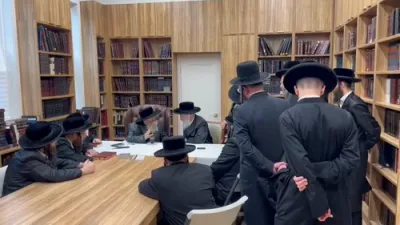 כ"ק אדמו"ר מוויען שליט"א באזוכט  בבית כ"ק גאב"ד וואודרידזש שליט"א.