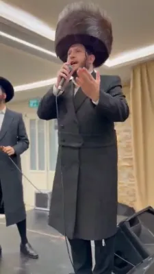 'א מוזיקאלישע בליק' פונעם היינטיגע טאג.
