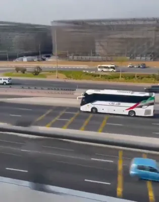 צו באשיצן די אויל: די פאראייניגטע אראבישע עמיראטן בויט "קאופ קעידזשעס" איבער ברענשטאף טענק אפצושטעלן איראנע דראונס.