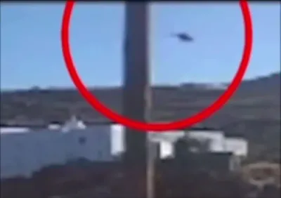 הארצרייסנדע טראגעדיע: א פריש-פארהייראטע בריטישע פארפאלק און דער פילאט זענען אומגעקומען אין א העליקאפטער קראך אין גריכלאנד.