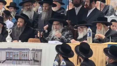 חלב ב' ווידעא פון די מעמד הנחת אבן הפינה פון די סאטמאר אינגל קעמפ.