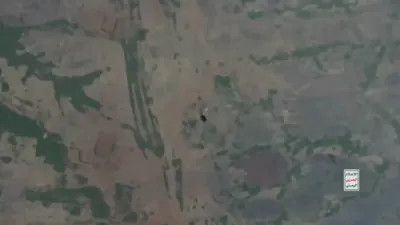 חוטיס האבן ארויסגעגעבן א ווידעא פון א דראון אטאקע וואס פארניכטעט א סאודיש-געשטיצטע טאנק אין אן אמבוש אינעם מדבר.