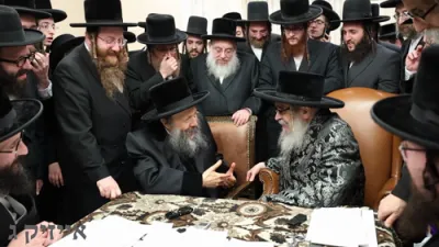 ביקור כבוד: כ"ק אדמו"ר מבאבוב-45 שליט"א אויף א באזוך ביי כ"ק אדמו"ר מסאטמאר שליט"א.