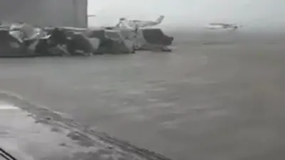 פליגערס גייען ווילד: מעכטיגע ווינטן שאקלען ארום פליגערס אין אן איטאליענער לופטפעלד.