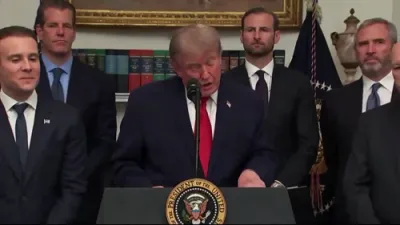 טראמפ סאמיט: פאדערט די דורכפירונג פונעם קלעריטי אקט בעת ביטקוין שטייגט מיט 8 פראצענט