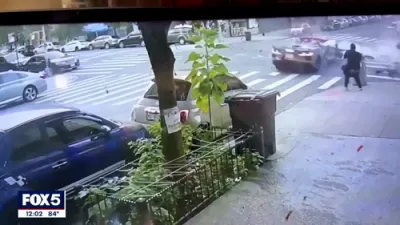 מאנהעטן עקסידענט: דריי אריינגעפירט אין שפיטאל נאך א קראך צווישן א קאר און א SUV