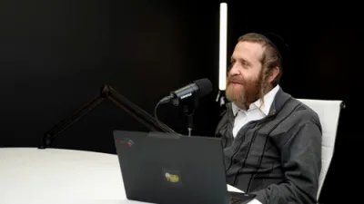  "ביי מיין ערשטע נייעס באריכט האב איך מיך געוואַקעלט פון שרעק!" | עפיזאדע 13 מיט יואליש פעלזן