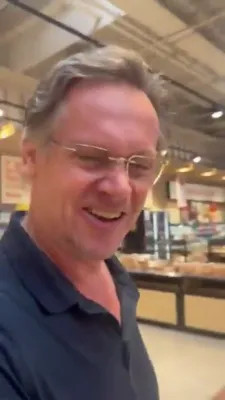 פראנקרייך: אירלענדער ארעסטירט נאכן סטראשען אידישע טוריסטן און דערמאנען היטלער ימ"ש