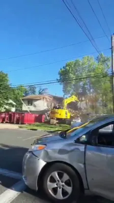 בית המדרש אין מאנסי אראפגעווארפן צו מאכן פלאץ פאר א נייע גרעסערע געביידע צוליב די וואקסנדע צאל מתפללים
