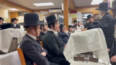 לענגערע ווידעא: תלמידי ישיבת מבוא התלמוד אין גלל ישראל'ס בית מדרש אין די קעטסקילס נעכטן