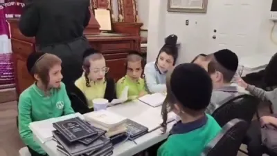 ווידעא: מען זאגט ספרדישע סליחות אין קרית יואל אין חודש אלול