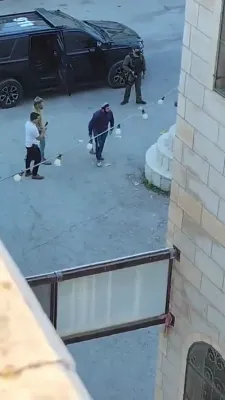 טעראר מאנומענטן: חבר הכנסת סוכות צושמעטערט א טעראר דענקמאל אין די מערב ברעג