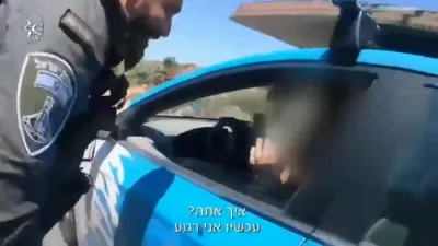 ווידעא: גרעניץ פאליציי ראטעוועט ארויס א מדינת ישראל דרייווער וואס איז בטעות אריינגעפארן אין שטח A נעבן ראמאללא