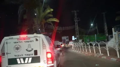 שוידערליכע אנטדעקונג: א ביקס און א מעסער אויסגעגראבן פון די זאמד אין א קינדערגארטן אין רהט