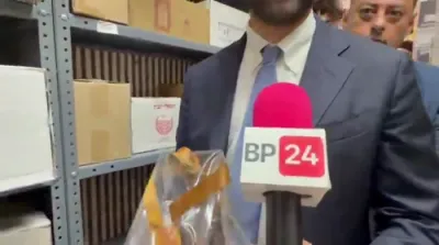 זעט: מעיאר מאמדאני באזוכט אין בארא פארק לקראת ראש השנה, זיין ערשטע באזוך אינעם געגנט
