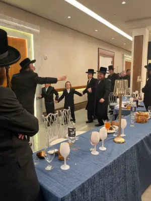 הזורעים בדמעה ברינה יקצורו: שמחה בכל העולמות ביי די היסטארישע בר מצוה פון הבחור אלימלך העניך יהודה וויינגארטן ני"ו מיוצא לב טהור 