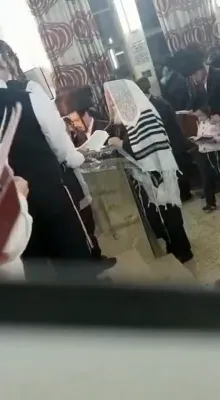 הגה"צ רבי יואל טויביאס שליט"א ביי די ערשטע סליחות יעצט אויפדערנאכט
