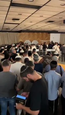 ווידעא: גרויסע עולמות קומען זיך צוזאם אין אשקלון צו באקומען ברכות פונעם ינוקא בעפאר ראש השנה