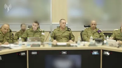 ברעיקינג דאון 2.0: צה"ל טעסט די גרייטקייט פאר א פלוצימדיגע מלחמה אויף עטליכע פראנטן