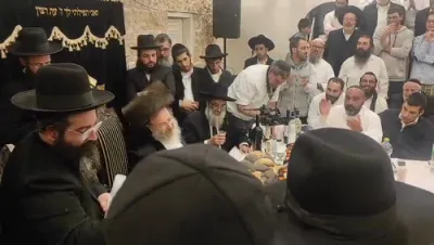 א טיש ביי כ"ק אדמו"ר מביאלא אוסטרובצא זצ"ל שטייענדיג ביום פטירתו