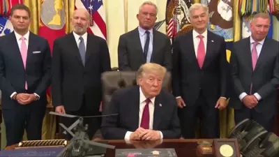 טראמפ ווארנט אז דאס צושלאגענע איראן קען נאך כאפן פרישע קלעפ