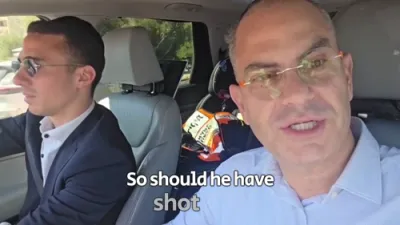 א פארדעכטיגטער באוואפנט מיט א מעסער איז געשאסן געווארן אינמיטן אן עי-טי-עם רויבעריי אין גבעת שאול