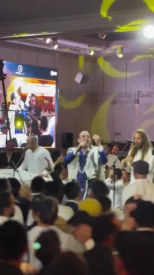 ווידעא: פיני איינהארן פירט אן די ערשטע סליחות אין ירושלים