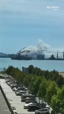 25 ארבייטער אומגעקומען אין א פייער אויף א קארגא שיף אין כינע