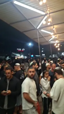 אומאנער גאסן געפאקט מיט אידן ווי ראש השנה דערנענטערט זיך