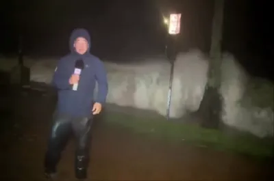 דראמאטיש: א פאקס וועטער ריפארטער ווערט כמעט פארשוועמט אין האוואי
