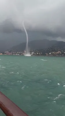 מאסיווע וואסער טורנעידאו נעבן די ברעגעס פון איטאליע