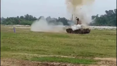 נישט מער קיין סלאגאנען: א מיליטערישע טאנק אויפרייס אין בענגלאדעש ברענגט פאדערונגען פאר פאראנטווארטליכקייט