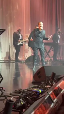 ווידעא: לעבעדיגע טענץ ביי די חתונה פונעם זון פונעם פרעזידענט פון די אידישע פעדעראציע אין רוסלאנד