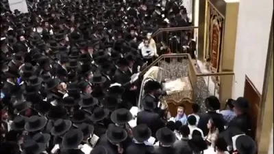 רבבות באמירת סליחות ראשונות - האדמו"ר מסאטמאר