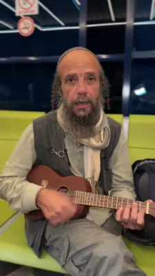 ווידעא: "א איד אין אומאן" - א מוזיקאלישע מאמענט וואס ברענגט ארויס די ראש השנה אטמאספער